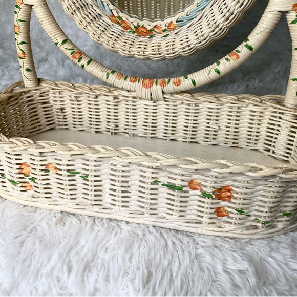 Vintage Woven Wicker Rattan Floral Tabletop Vanity Mirror With Attached Caddy - Picture 2 of 12